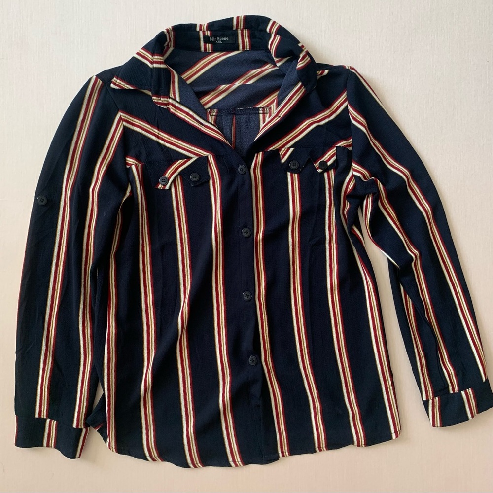 Mir Scene Button-Up Blouse in Size XXL